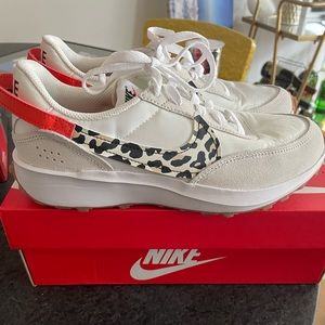 Nike waffle debut, white w/leopard